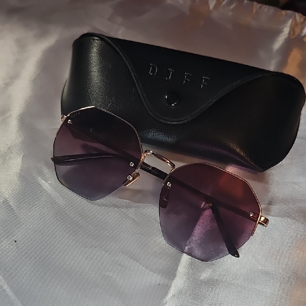 Diff Sunglassrs Purple Sunglasses with Black Case